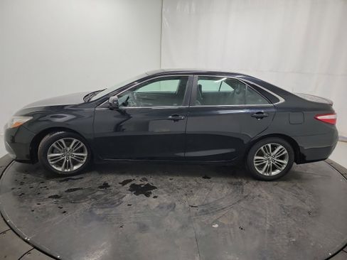 Used 2017 Toyota Camry SE image 4