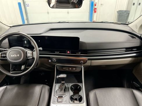 Used 2025 Kia Carnival image 10