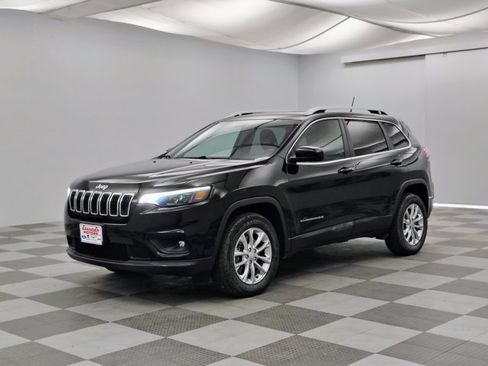 Used 2019 Jeep Cherokee Latitude w/ Cold Weather Group AWD/4WD image 4