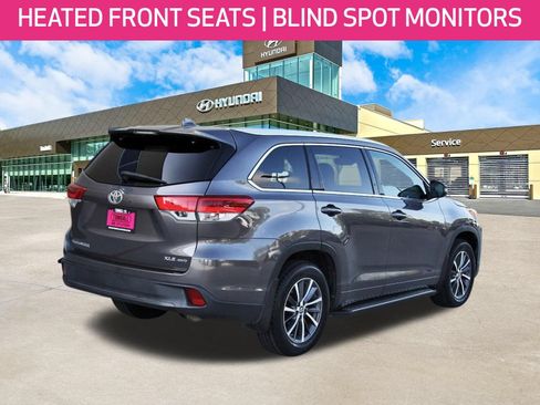 Used 2018 Toyota Highlander XLE AWD/4WD image 5