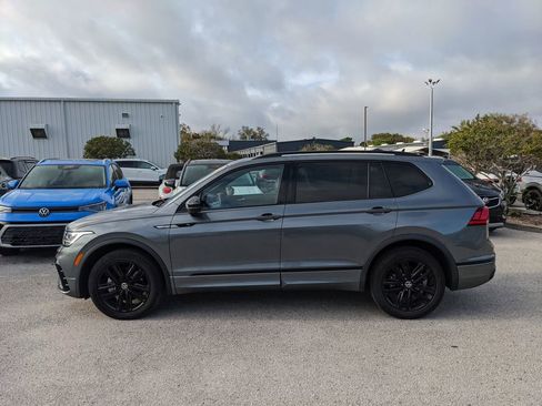 Used 2022 Volkswagen Tiguan SE R-Line image 3