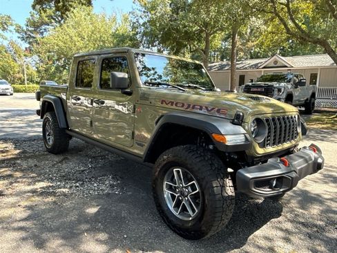 Used 2025 Jeep Gladiator Mojave w/ Convenience Group AWD/4WD image 7