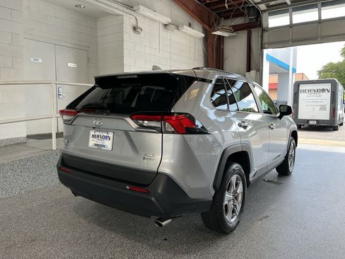 Used 2025 Toyota RAV4 XLE AWD/4WD image 10