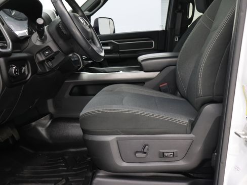 Used 2022 RAM 2500 Big Horn w/ Night Edition AWD/4WD image 8
