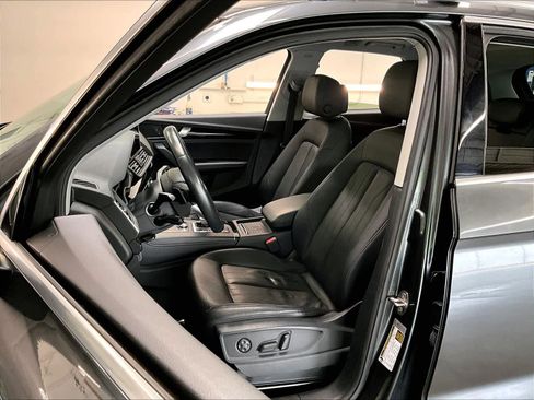 Used 2020 Audi Q5 e Premium Plus AWD/4WD image 28