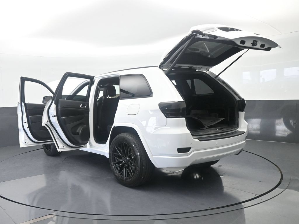 Used 2018 Jeep Grand Cherokee Altitude RWD image 73