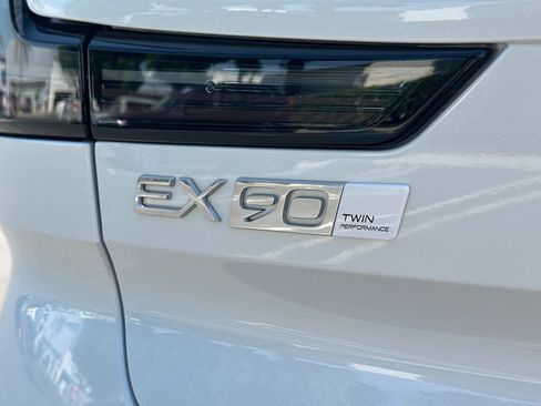 Certified 2025 Volvo EX90 Ultra image 29