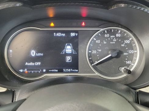 Used 2021 Nissan Versa SV FWD image 17