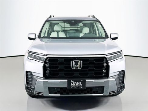 New 2026 Honda Pilot Touring image 3