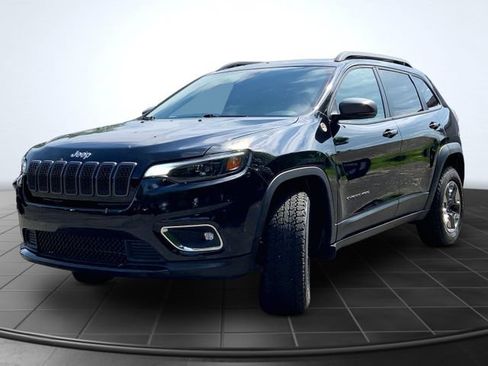 Used 2019 Jeep Cherokee Trailhawk w/ Cold Weather Group AWD/4WD image 4