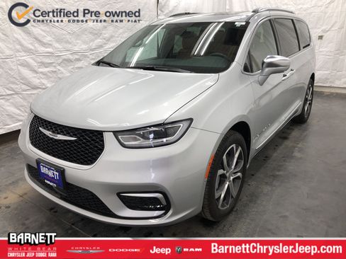 Used 2024 Chrysler Pacifica Pinnacle w/ Trailer Tow Group image 1