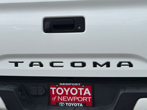 Used 2017 Toyota Tacoma TRD Sport image 22