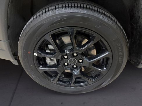 Used 2025 Jeep Compass Latitude w/ Altitude Special Edition image 14