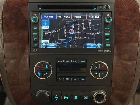 Used 2011 Chevrolet Suburban LTZ AWD/4WD image 19