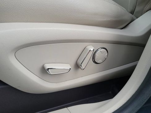 Used 2019 Lincoln MKC Premiere FWD image 23