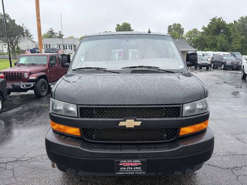 Used 2022 Chevrolet Express 3500 Extended w/ Driver Convenience Package RWD image 3
