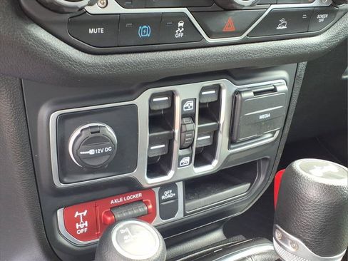 Used 2024 Jeep Wrangler Unlimited AWD/4WD image 7