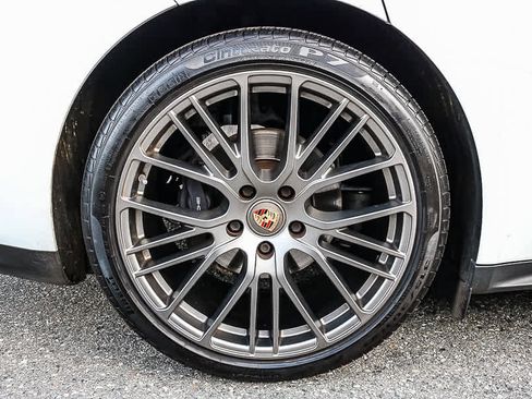 Used 2023 Porsche Panamera Platinum Edition image 13