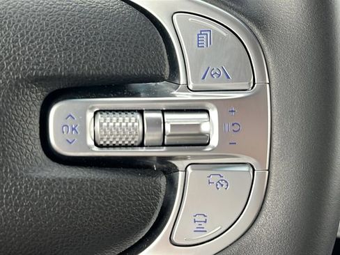 Certified 2025 Genesis GV70 2.5T AWD/4WD image 25