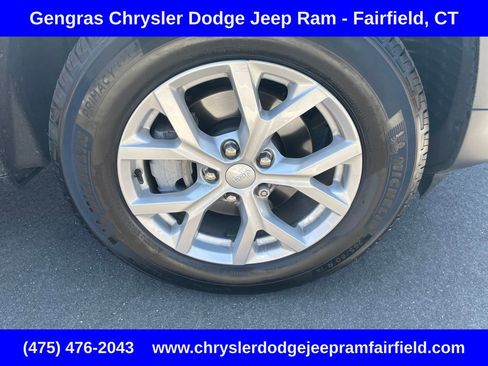 Used 2023 Jeep Grand Cherokee Limited AWD/4WD image 9