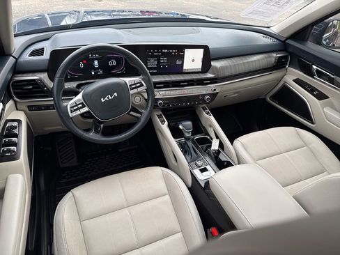 Used 2024 Kia Telluride EX w/ EX Captain's Chair Package image 15