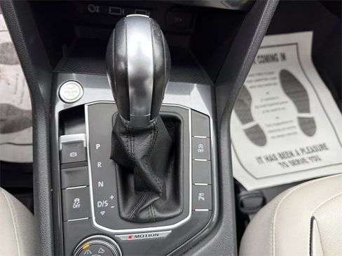 Used 2018 Volkswagen Tiguan SEL Premium image 25