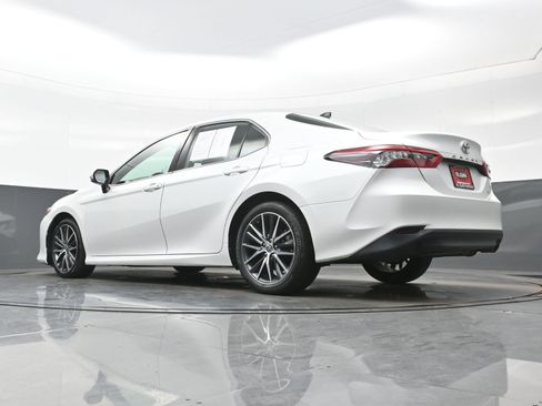 Used 2023 Toyota Camry XLE FWD image 32