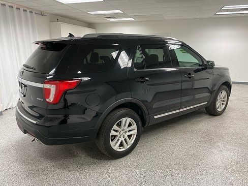 Used 2018 Ford Explorer XLT w/ Equipment Group 202A image 5