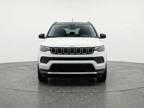 Used 2025 Jeep Compass Limited image 2