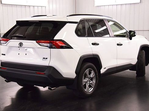 Used 2025 Toyota RAV4 XLE w/ Convenience Package AWD/4WD image 7