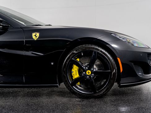 Used 2019 Ferrari Portofino image 8