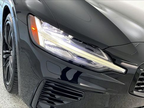 Used 2022 Volvo S60 T8 R-Design w/ Advanced Package image 38