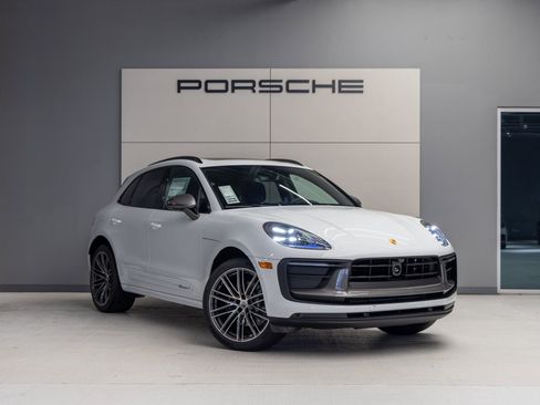 Used 2025 Porsche Macan Turbo image 9