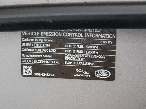 Used 2025 Land Rover Range Rover SE AWD/4WD image 29
