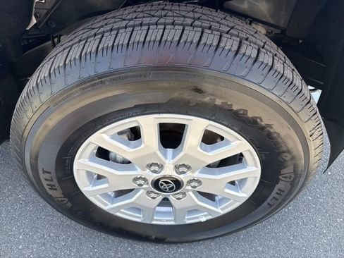 Certified 2025 Toyota Tacoma SR5 AWD/4WD image 20