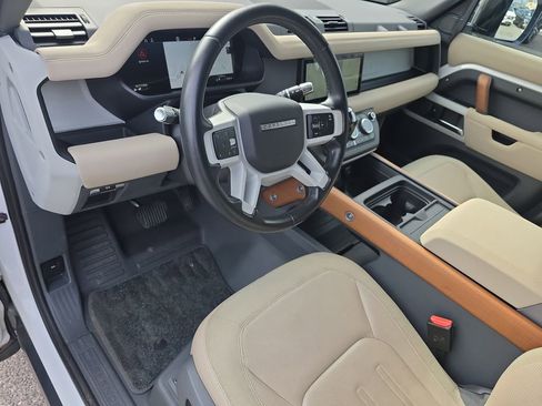 Used 2020 Land Rover Defender 110 SE image 9