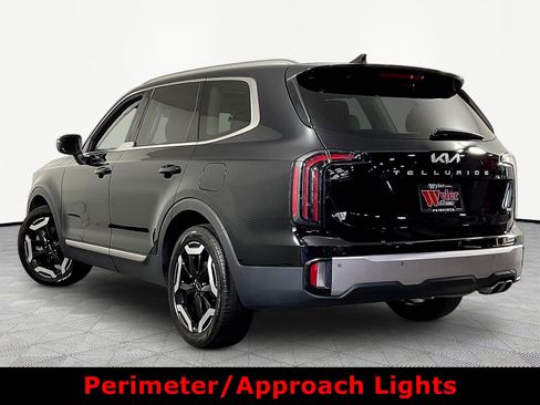 Used 2024 Kia Telluride EX w/ EX Captain's Chair Package AWD/4WD image 4