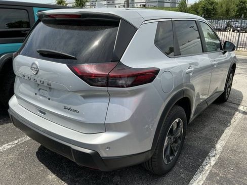 Used 2024 Nissan Rogue SV AWD/4WD image 6