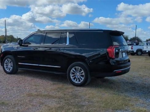 Used 2022 GMC Yukon XL SLT w/ SLT Premium Package image 6