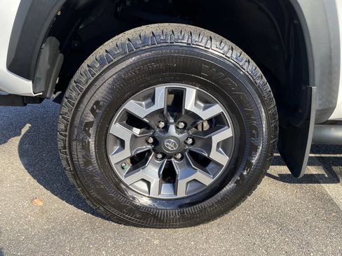 Certified 2021 Toyota Tacoma TRD Off-Road w/ TRD Premium Off Road Package image 14