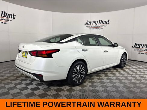 Used 2025 Nissan Altima 2.5 SV FWD image 6