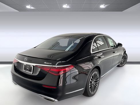 Used 2024 Mercedes-Benz S 580e 4MATIC Sedan image 5