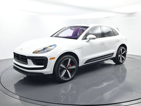 Certified 2026 Porsche Macan S AWD/4WD image 1