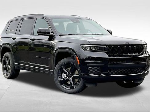 New 2025 Jeep Grand Cherokee L Altitude AWD/4WD image 1