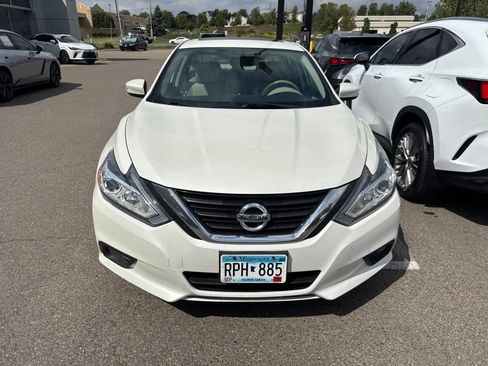 Used 2017 Nissan Altima 2.5 SL w/ Moonroof Package FWD image 5