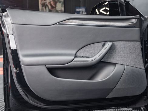 Used 2021 Tesla Model S Plaid image 31