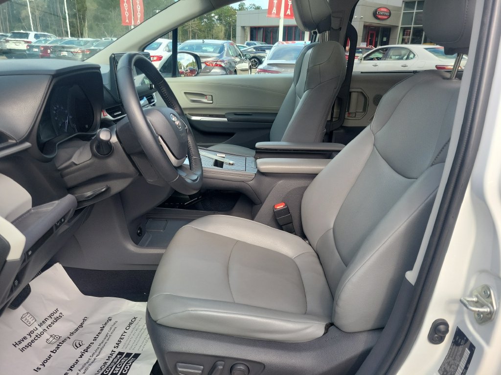 Used 2021 Toyota Sienna XLE FWD image 15