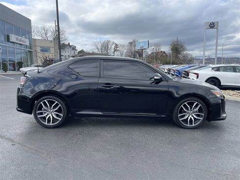 Used 2016 Scion tC image 4
