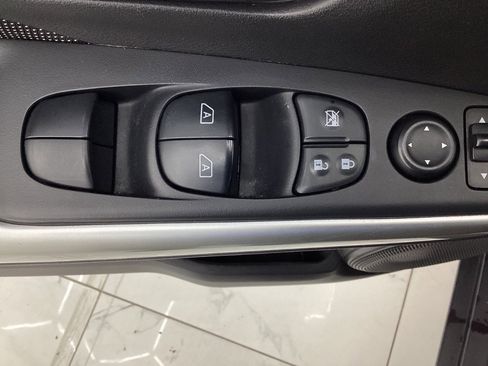 Used 2020 Nissan Kicks SV image 37