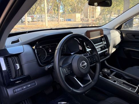Used 2025 Nissan Pathfinder SV image 33